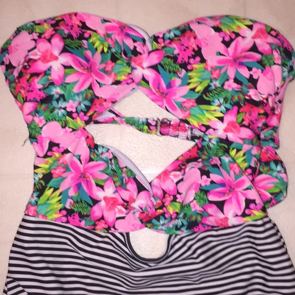 One Piece Striped and Flower Bathing Suit - Picture 2 of 3